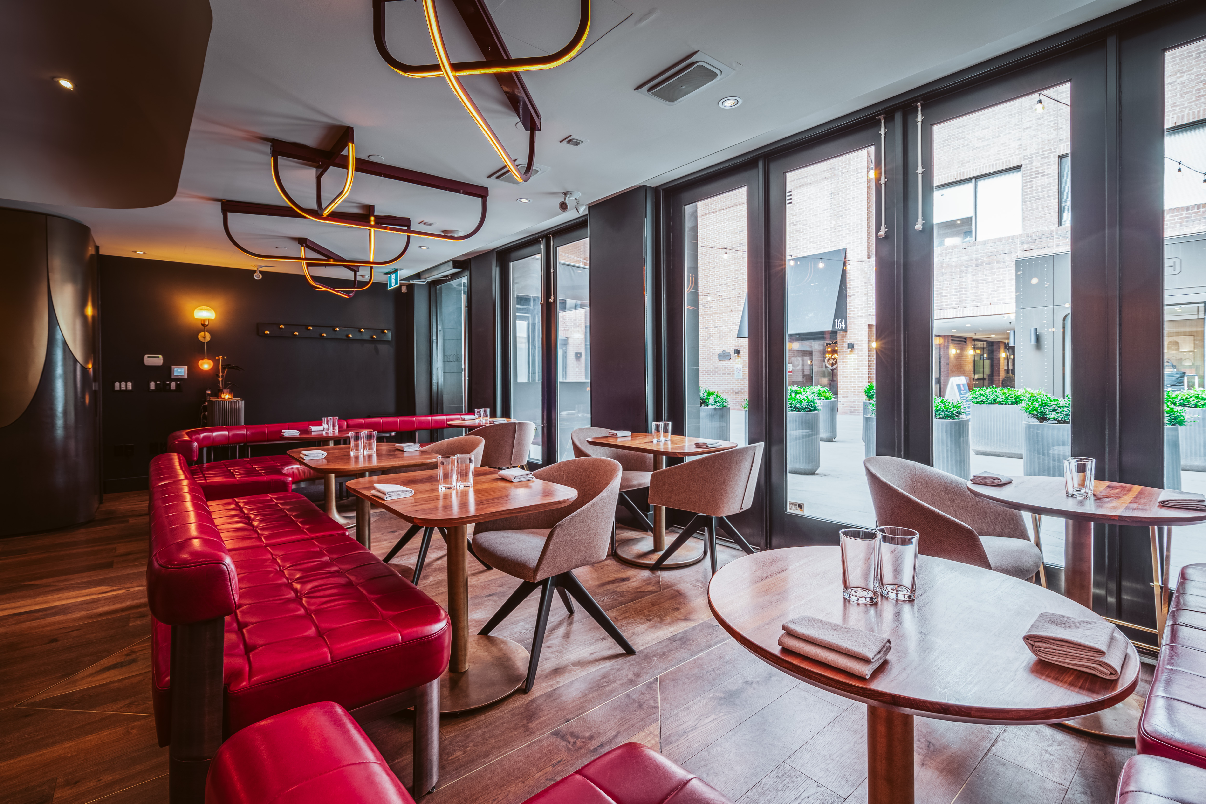 Alobar Yorkville photo 3